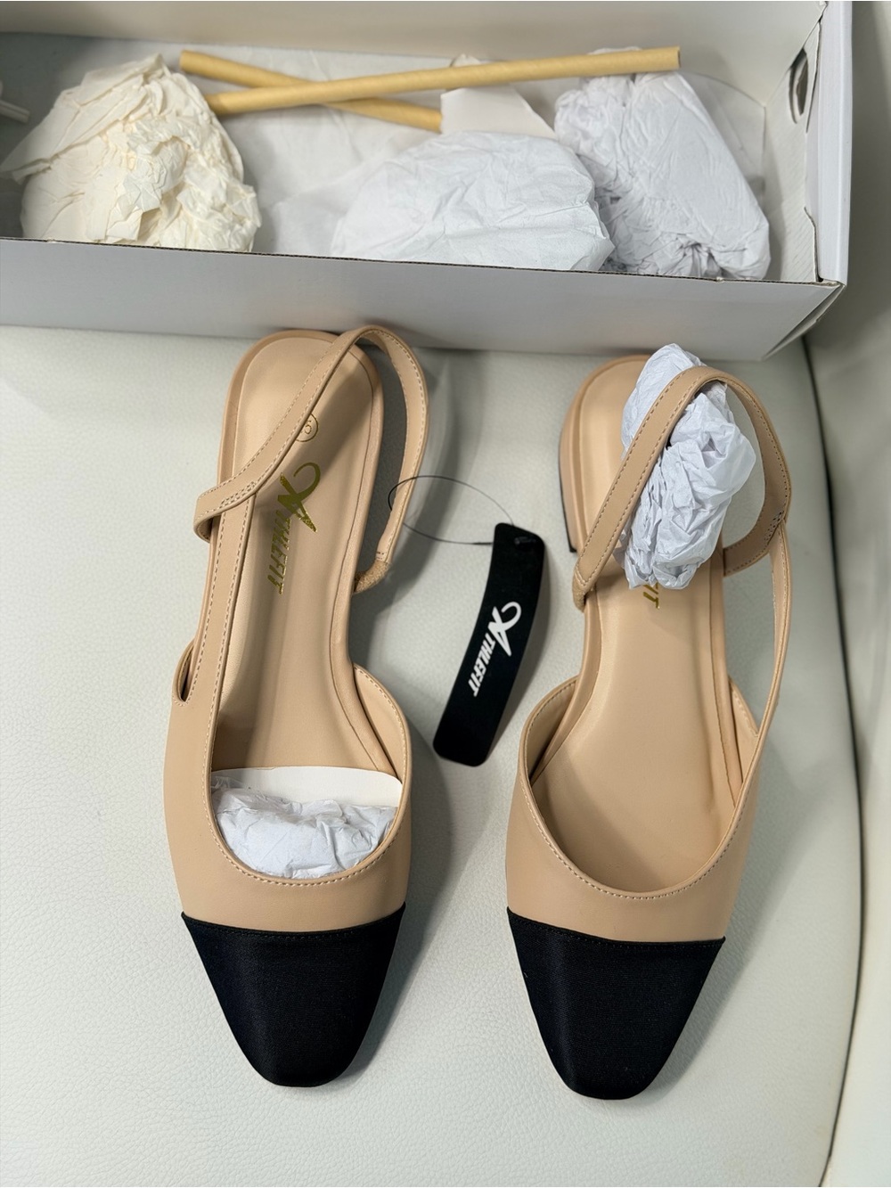 Business Casual Beige and Black Slingback Pointed-Toe Flats Size 6